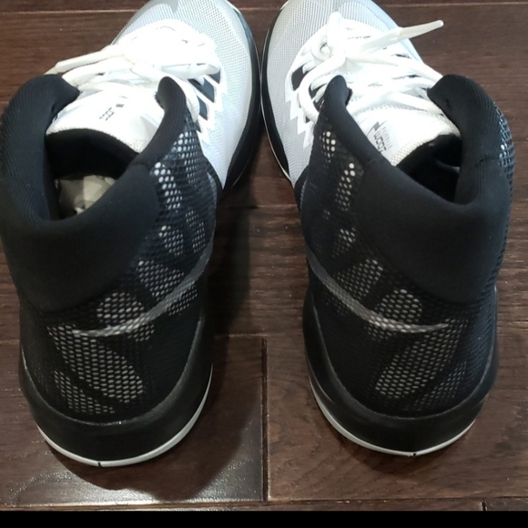 Nike Zoom Devosion Men's shoes Metallic Silver 8.5 - Picture 7 of 8